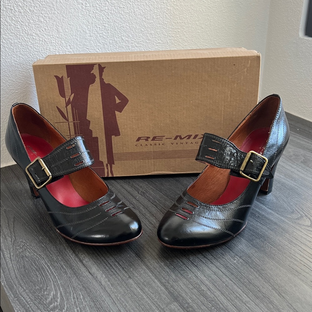 Re-Mix Vintage Style Black Mary Jane “It Girl” pump size 9